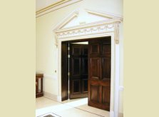 Double doors in sustainable mahogany (sapele) with architrave to match cornice. Madrid, Spain